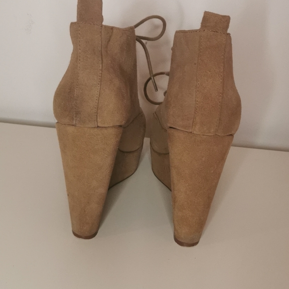 Shoes - Picture 1 of 5